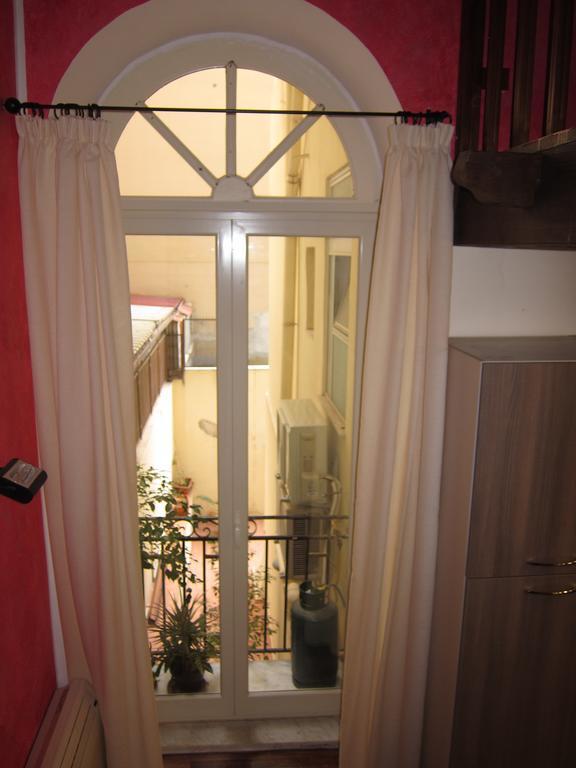 Trilocale Al Politeama - Zyz Apartment ปาแลร์โม ภายนอก รูปภาพ